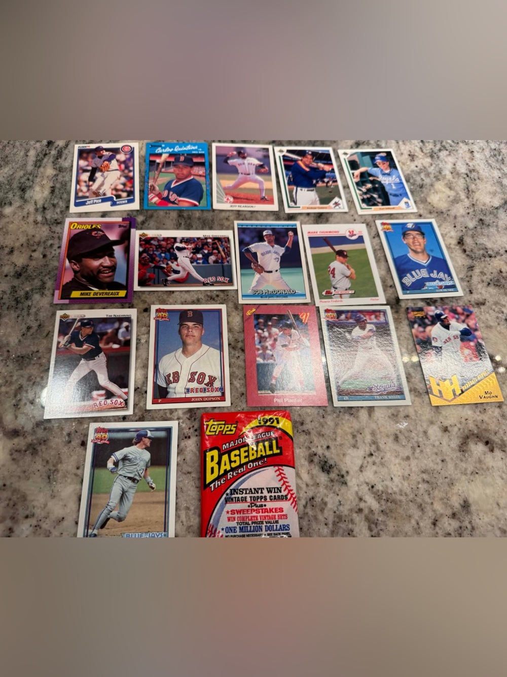 16 baseball card plus 1 topps sealed pack
BB2